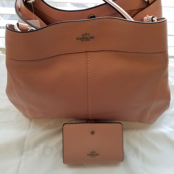 Coach - Picture 5 of 6